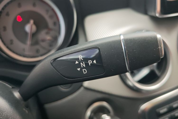 奔驰GLA 2015款 GLA 200 动感型中控内饰18