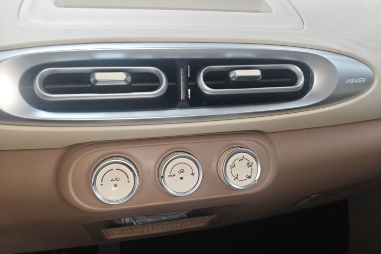 五菱汽车 宏光MINIEV 2025款 四门版 进阶款中控内饰16