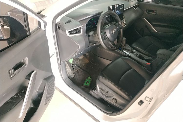 丰田 卡罗拉锐放 2024款 2.0L 智能电混双擎 先锋版中控内饰20