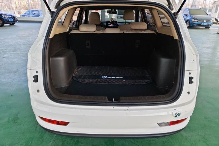 宝骏310W 2017款 1.5L 手动舒适型 国VI机舱底盘23