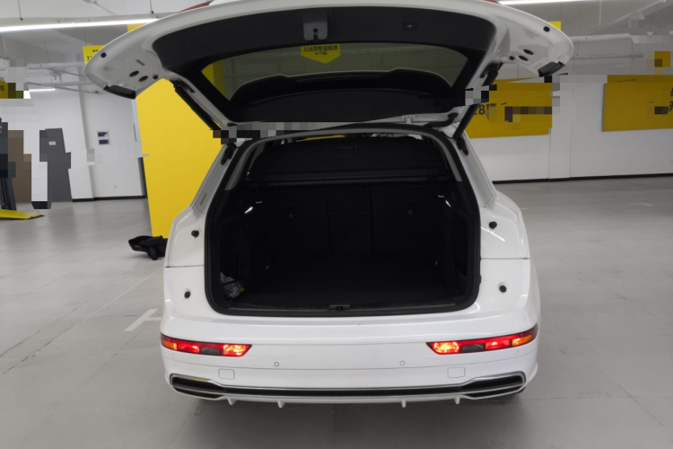 奥迪Q5L 2018款 40 TFSI 荣享时尚型 国V机舱底盘23