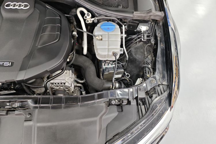 奥迪A6L 2018款 35 TFSI 典藏版机舱底盘26