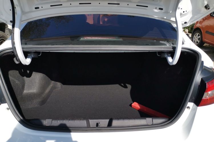 奇瑞 艾瑞泽5 2016款 1.5L CVT领锐版机舱底盘23