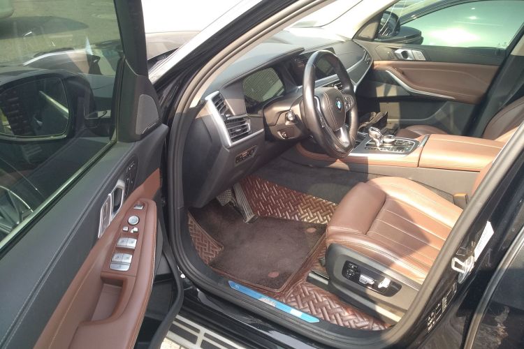 宝马X7 2021款 xDrive40i 领先型豪华套装中控内饰20