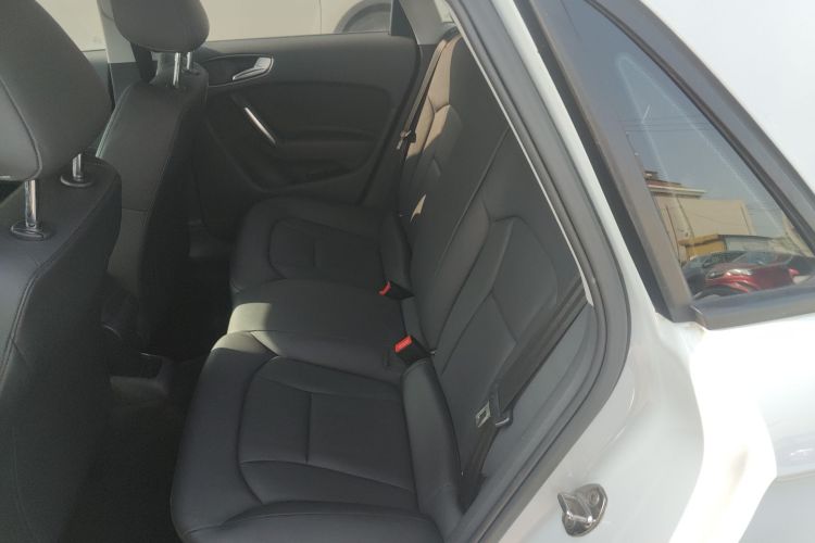 奥迪A1 2014款 30 TFSI Sportback舒适型中控内饰7004