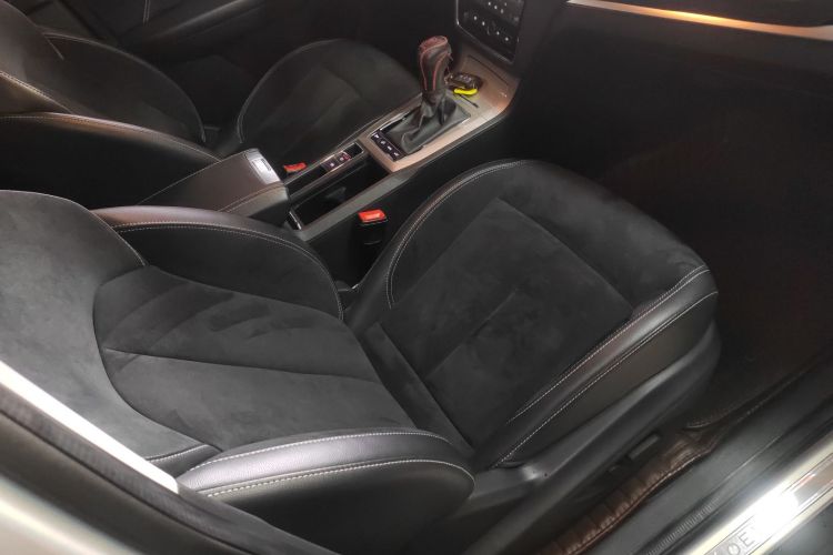 荣威RX5新能源 2017款 eRX5 50T 混动互联尊荣旗舰版局部细节41