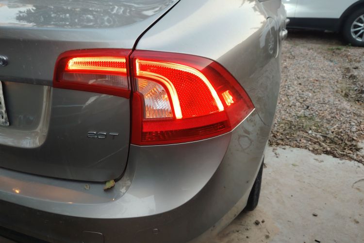 沃尔沃S60(进口) 2011款 2.0T 舒适版车身外观9