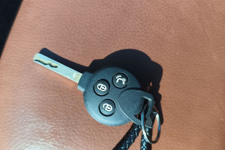 smart fortwo 2012款 1.0 MHD 硬顶舒适版中控内饰11