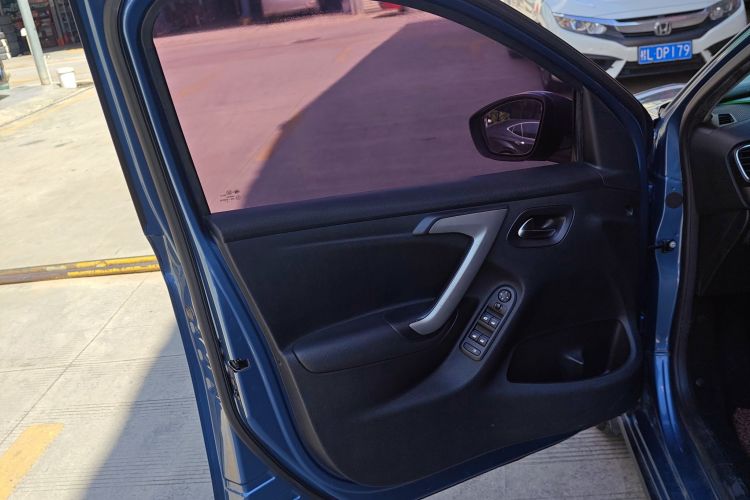 雪铁龙C3-XR 2015款 1.6L 自动先锋型中控内饰47