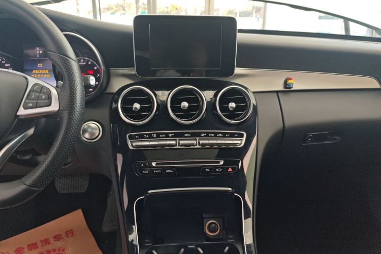 奔驰C级 2017款 C 200 运动版中控内饰16
