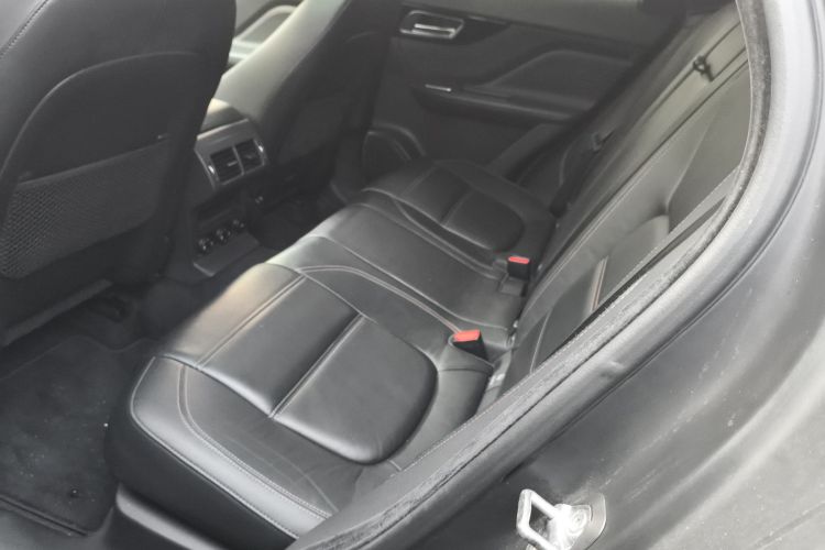 捷豹F-PACE 2018款 2.0T 两驱都市尊享版中控内饰7004