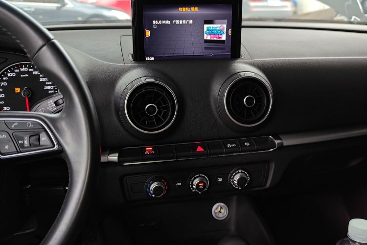 奥迪A3 2018款 30周年年型 Limousine 35 TFSI 进取型局部细节16