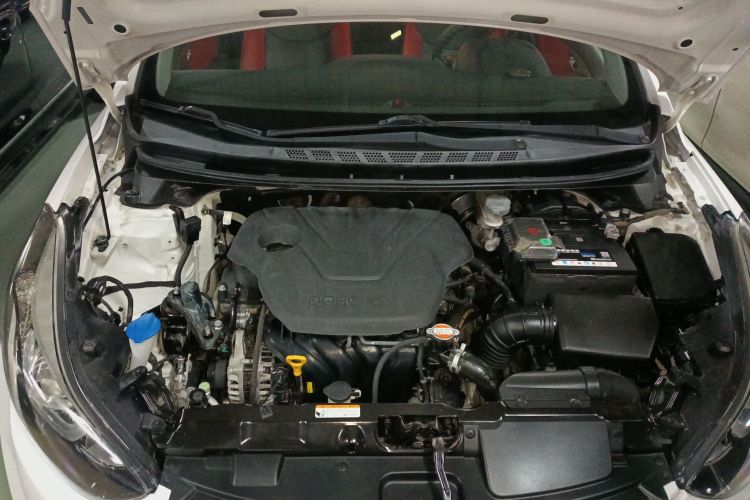 现代 朗动 2016款 1.6L 自动尊贵型局部细节24