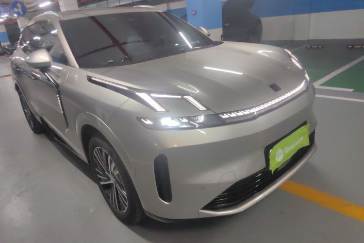 领克08 EM-P 2025款 120km 长续航Halo车身外观3