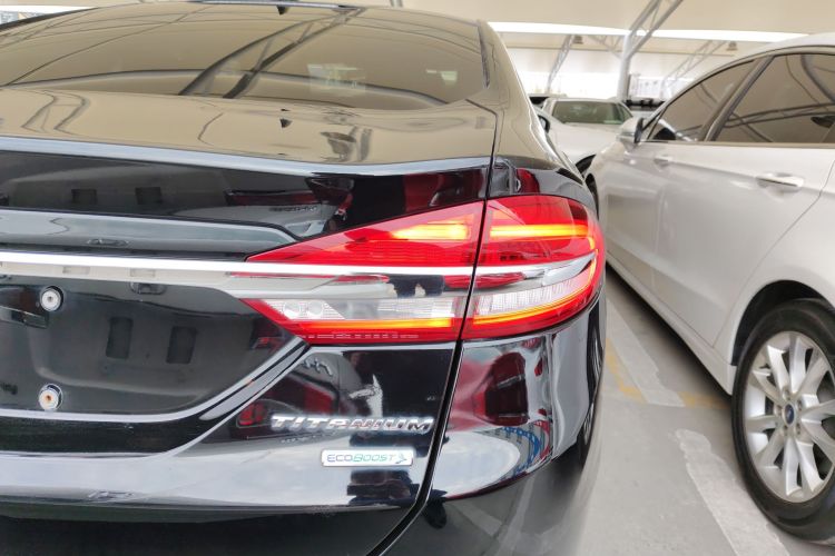 福特 蒙迪欧 2017款 EcoBoost 180 时尚型车身外观9