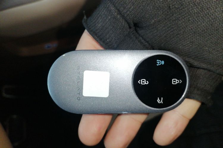 鸿蒙智行 享界S9 2024款 纯电 Ultra 四驱旗舰版中控内饰7001