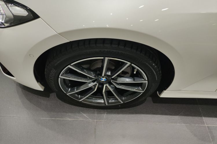 宝马3系 2024款 325Li M运动套装车身外观35