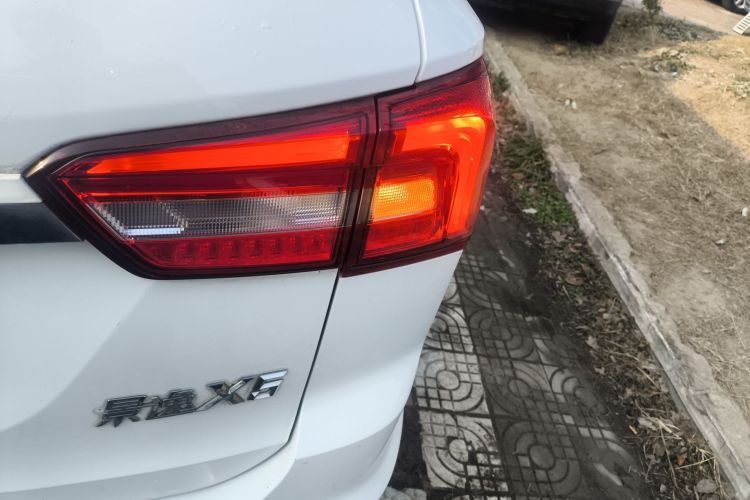 东风风行 景逸X5 2017款 1.6L CVT尊享型车身外观9