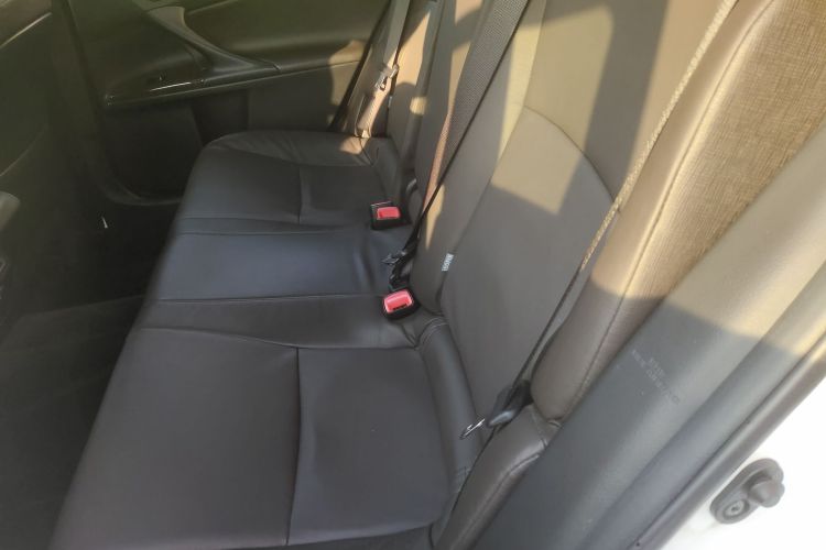 丰田 锐志 2013款 2.5V 菁锐版中控内饰7004