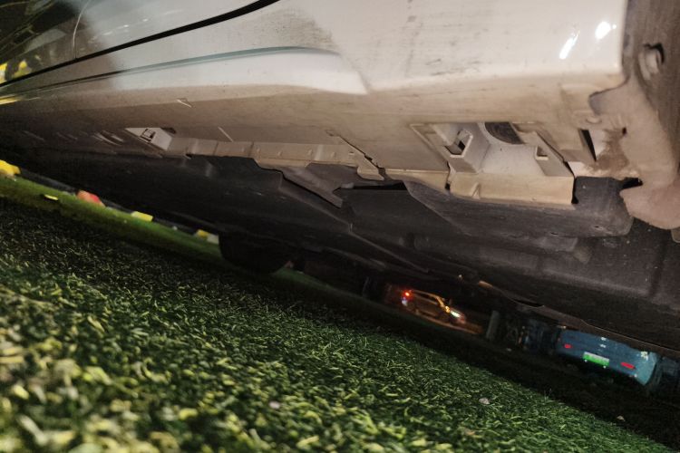 丰田 雷凌 2023款 TNGA 1.5L CVT进取版局部细节9003