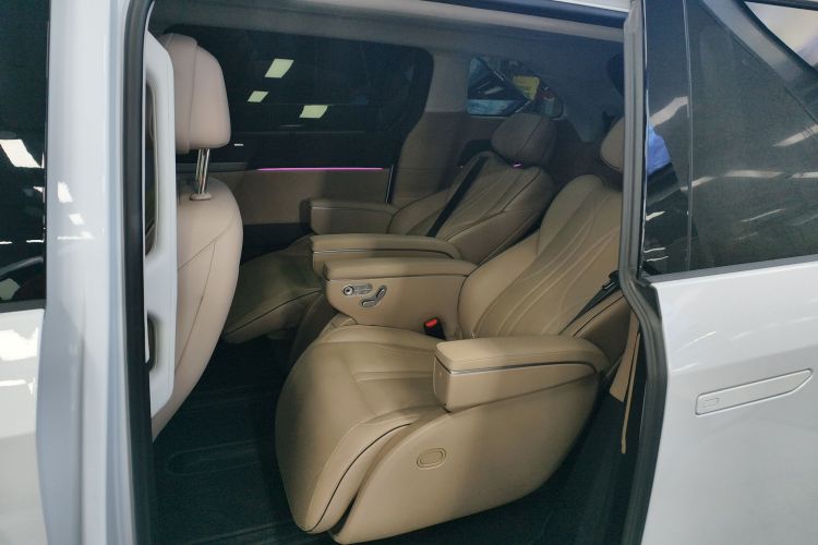 小鹏X9 2024款 702超长续航Max中控内饰7004