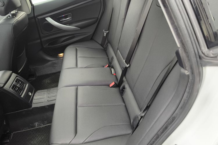 宝马3系GT 2017款 320i 时尚型中控内饰21