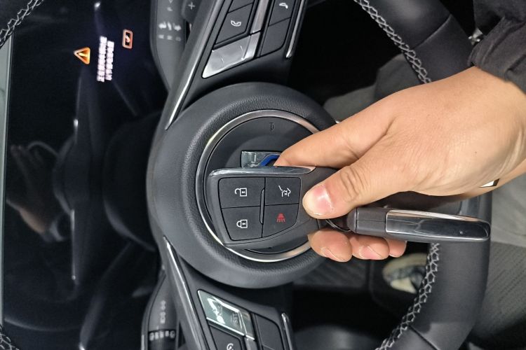 别克 2024款 昂科威S  25T 炫黑风尚版中控内饰7001