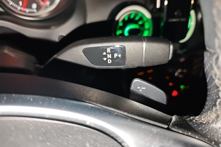 奔驰GLA 2019款 GLA 200 时尚型中控内饰18