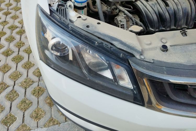 吉利汽车 帝豪 2017款 两厢RS百万款 1.5L CVT向上版车身外观8