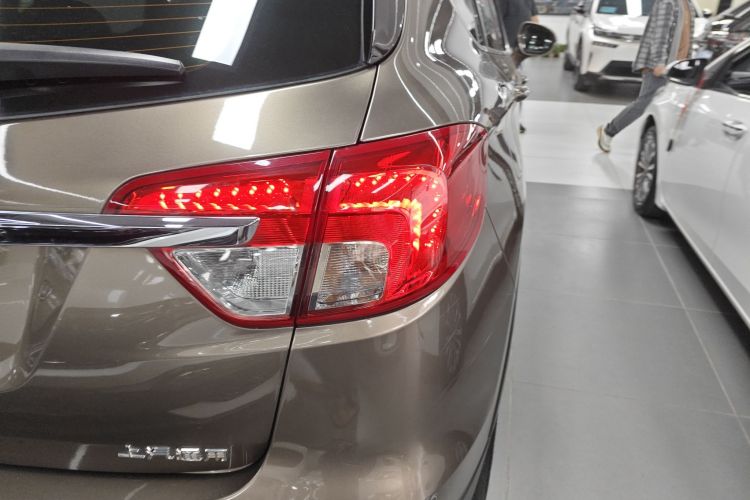 别克 昂科威 2016款 28T 四驱精英型车身外观9