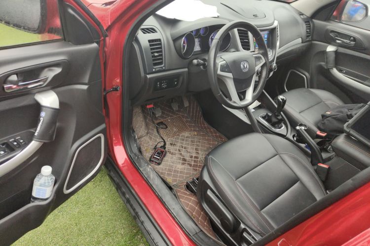 长安CS35 2016款 1.6L 手动豪华型 国V中控内饰20