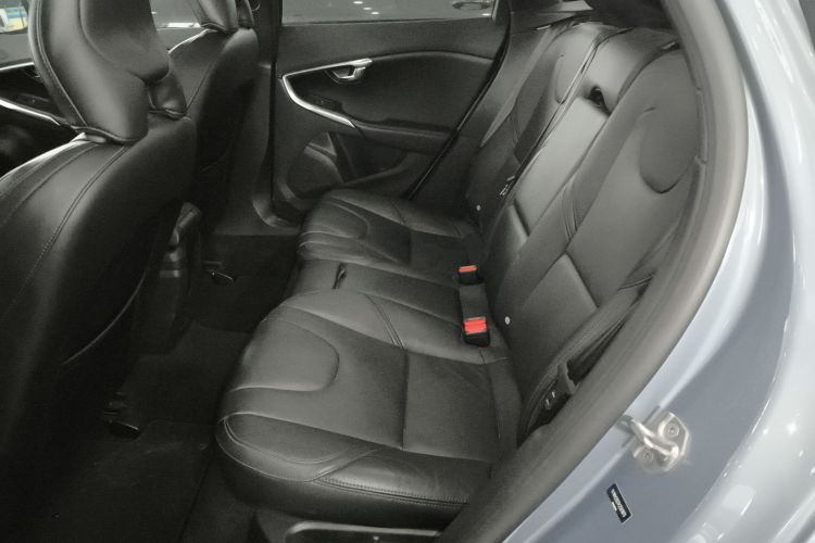 沃尔沃V40 2019款 T3 智逸版中控内饰21