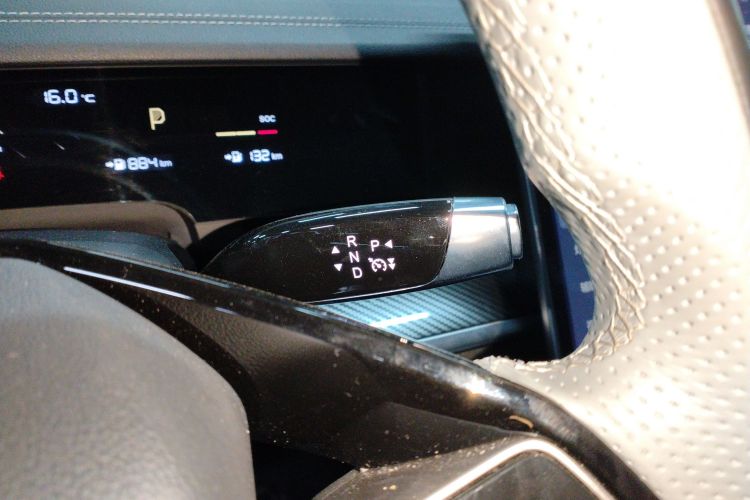 哪吒汽车 哪吒S猎装 2024款 增程300 标准版中控内饰18