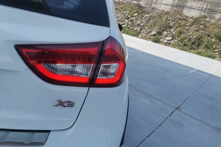 吉利汽车 远景X3 2017款 1.5L 手动精英型车身外观6006