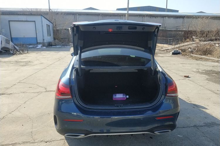 奔驰A级 2020款 A 200 L 运动轿车机舱底盘23