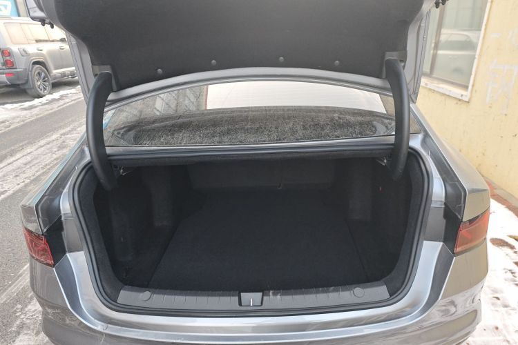 比亚迪 秦PLUS 2024款 荣耀版 EV 420KM领先型机舱底盘23