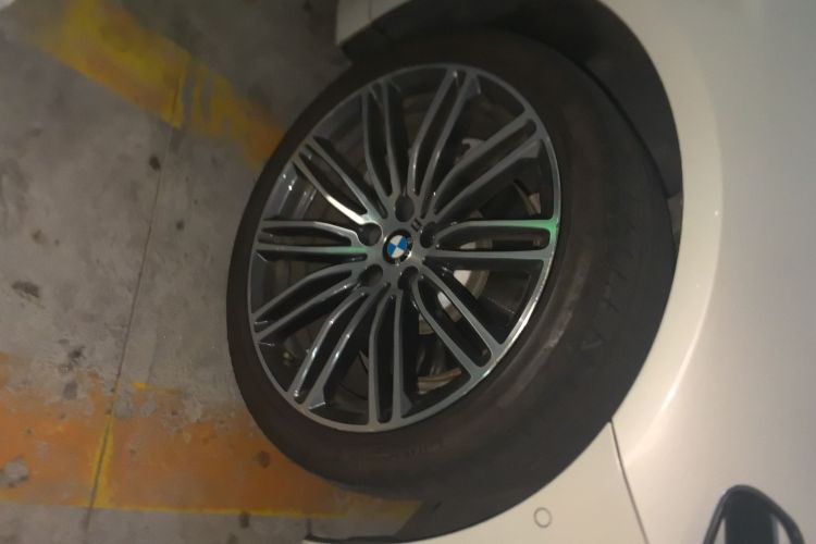 宝马5系 2018款 改款 530Li 领先型 M运动套装车身外观10