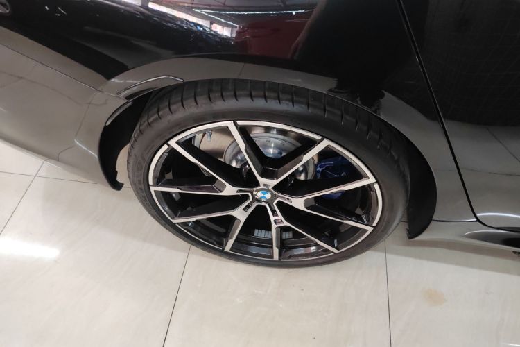 宝马8系 2022款 840i 四门轿跑车 M运动套装车身外观6003