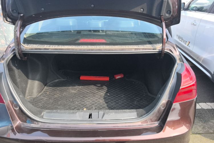 吉利汽车 帝豪 2018款 1.5L 手动向上互联版机舱底盘23