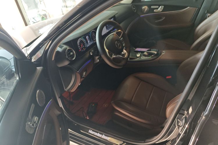 奔驰E级 2018款 改款 E 300 L 运动豪华型中控内饰20