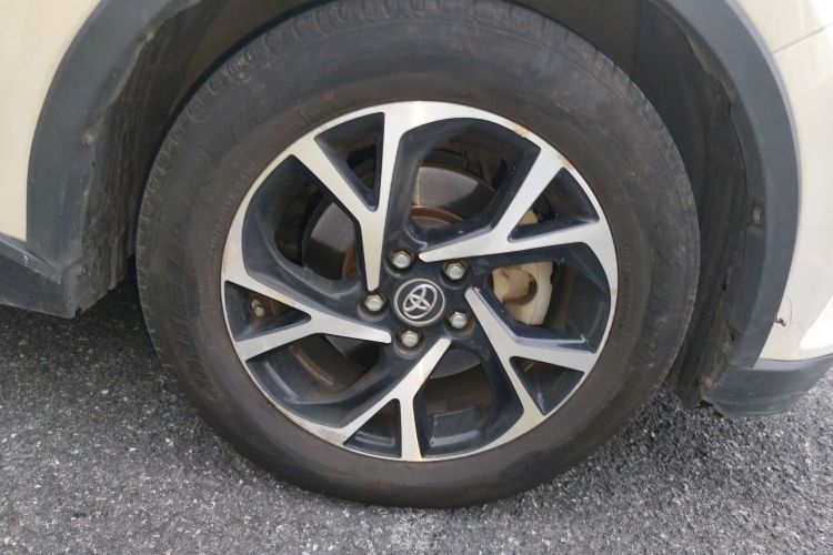 丰田C-HR 2018款 2.0L 领先天窗版 国VI车身外观10