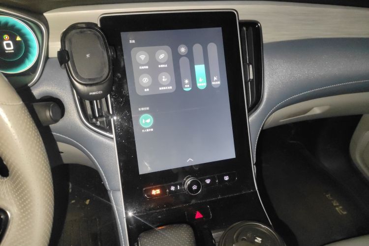 飞凡汽车 飞凡ER6 2020款 620km 智享版中控内饰16