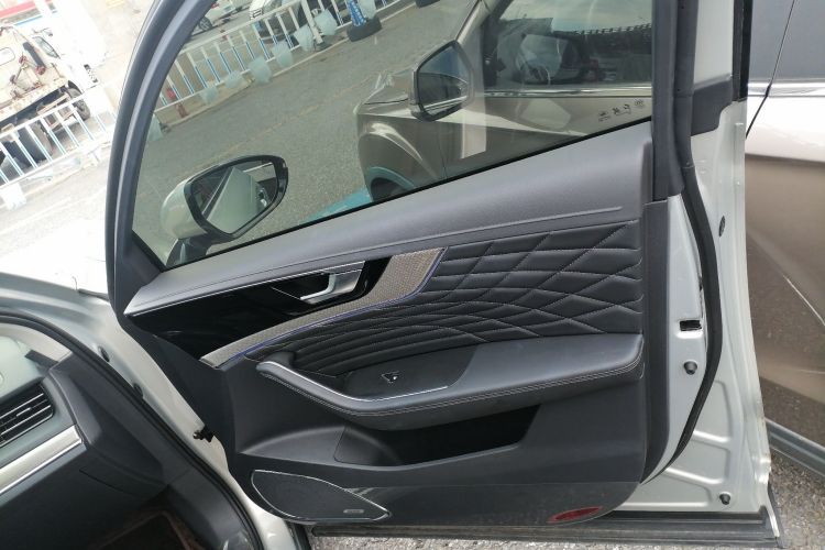 红旗HS5 2022款 2.0T 智联旗享四驱版中控内饰42