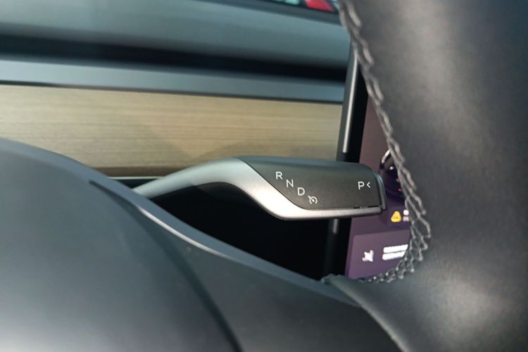 特斯拉 Model Y 2022款 长续航全轮驱动版中控内饰18