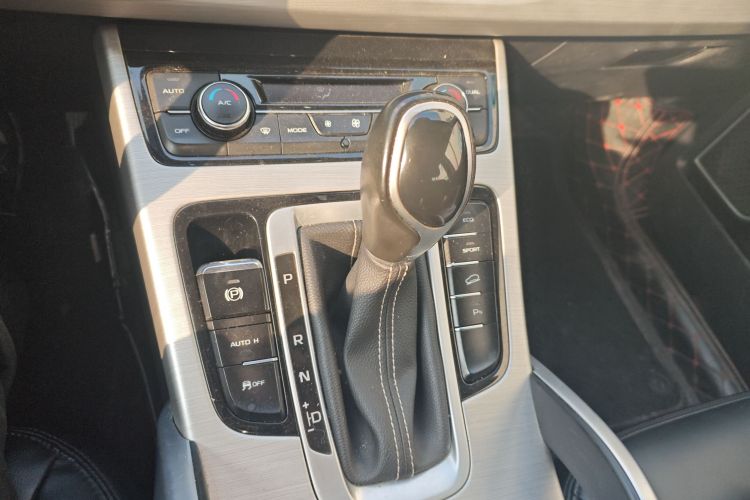 吉利汽车 博越 2016款 1.8TD 自动智联型中控内饰18