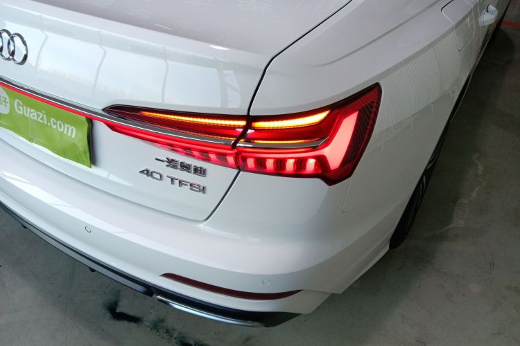 奥迪A6L 2019款 40 TFSI 豪华动感型车身外观9