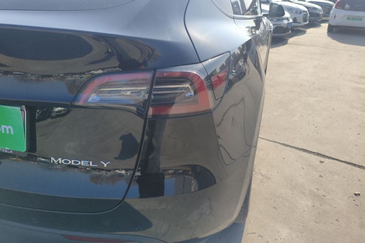 特斯拉 Model Y 2023款 后轮驱动版车身外观9