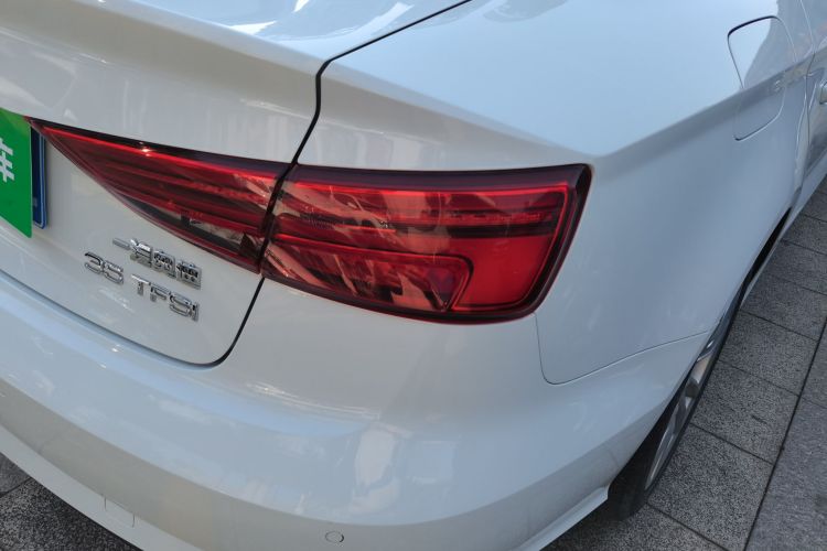 奥迪A3 2018款 30周年年型 Limousine 35 TFSI 进取型车身外观9