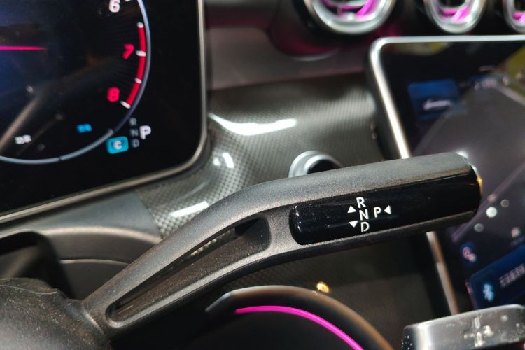 奔驰C级 2023款 C 260 L 运动版中控内饰18