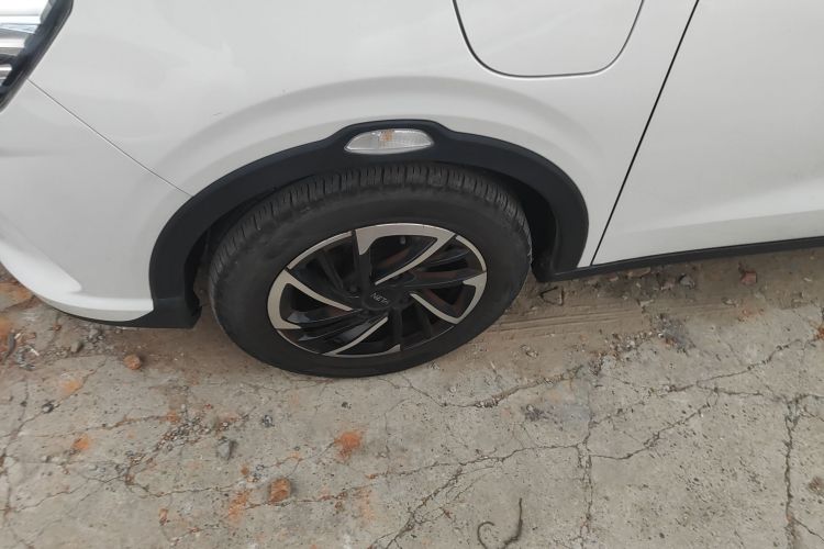 哪吒汽车 哪吒V 2021款 长续航娱乐版车身外观6007